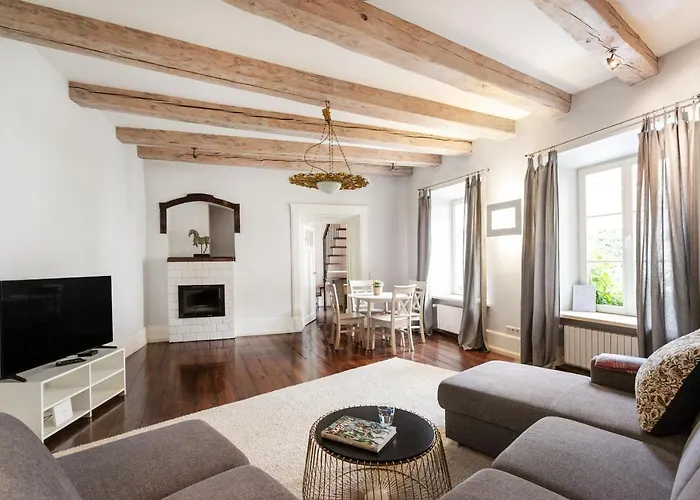 3 Bedroom Duplex Apartment Next To The Gates Of Dawn