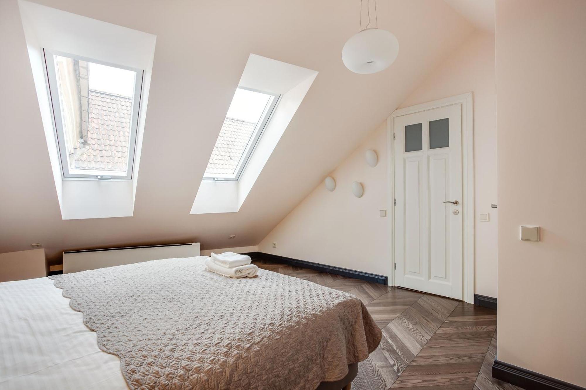 3 Bedroom Duplex Next To The Gates Of Dawn Íbúð *